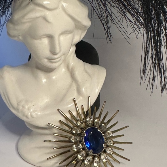 the undbranded Jewelry - Elegant Blue and Silver and Gold tone Brooch